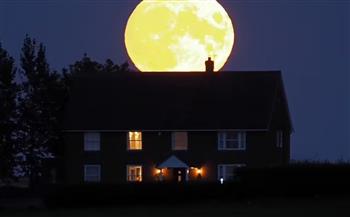   «القمر الذهبى المكتمل» سيرتفع مساء الإثنين فى هذا الموعد