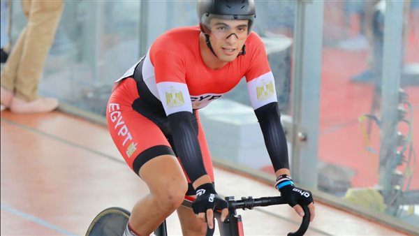 عبدالله عفيفى يعبر لربع نهائى بطولة دراجات المضمار