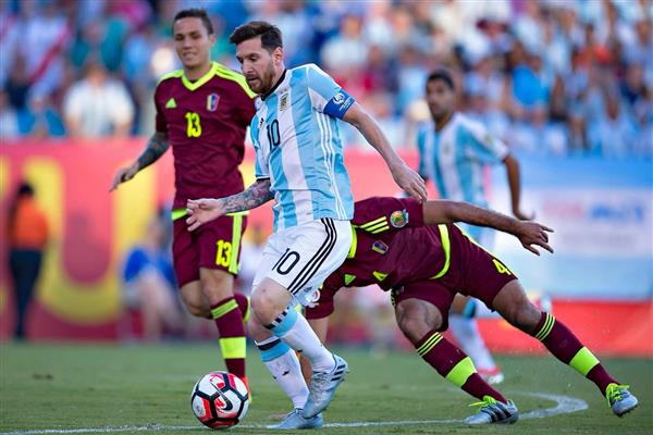 الأرجنتين تكتسح فنزويلا في تصفيات كأس العالم