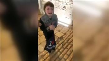 ضبط «أم» تعدت على طفليها بحدائق أكتوبر 