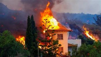   جزر الكنارى: حمم بركانية تجبر آلاف المواطنين على مغادرة منازلهم بعد احتراق بعضها