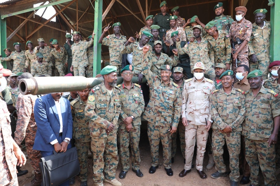السودان.. البرهان يزور معقل الانقلاب فى سلاح المدرعات