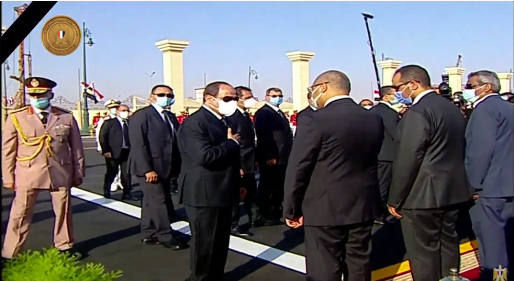 الرئيس يقدم العزاء لأسرة المشير طنطاوى (فيديو)