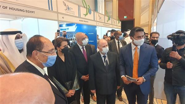 وزير الإسكان يلتقي وزير الطاقة والبنية التحتية الإماراتي لمناقشة سبل التعاون