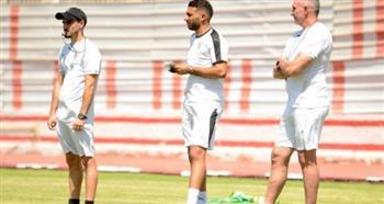  كارتيرون يصحح الأخطاء فى تمرين الزمالك المسائي