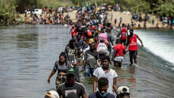 زعيم أغلبية الشيوخ يحث بايدن على التوقف عن طرد المهاجرين الهايتيين