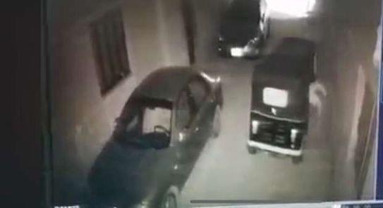 شاهد.. لحظة خطف طفل الهرم في توك توك