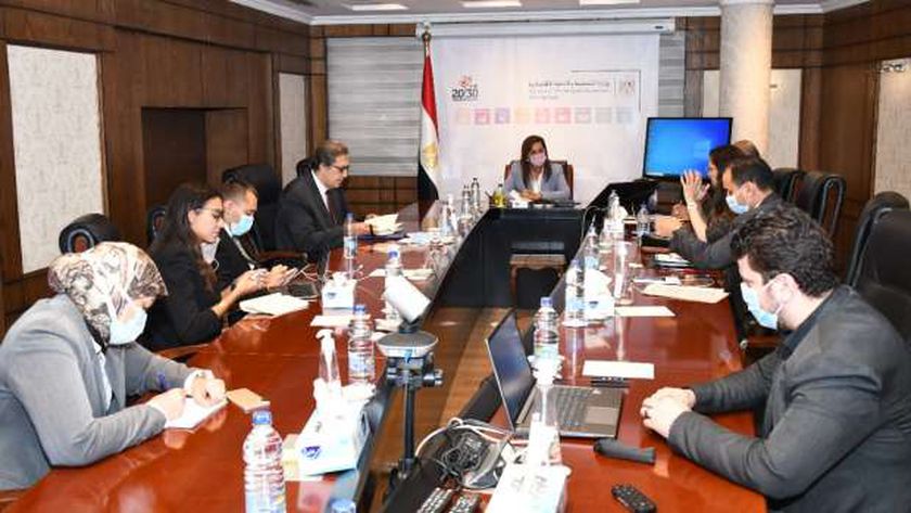 وزيرة التخطيط تبحث تطورات المشروع القومي لتنمية الأسرة المصرية