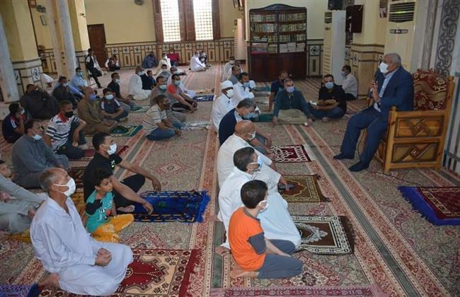 محافظ الوادي الجديد يؤدى صلاة الجمعة بالمجمع الإسلامى بالخارجة 