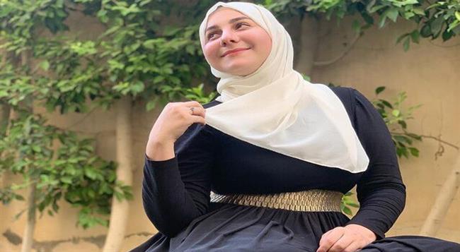 ياسمينا العلواني تثير الجدل بسبب الحجاب