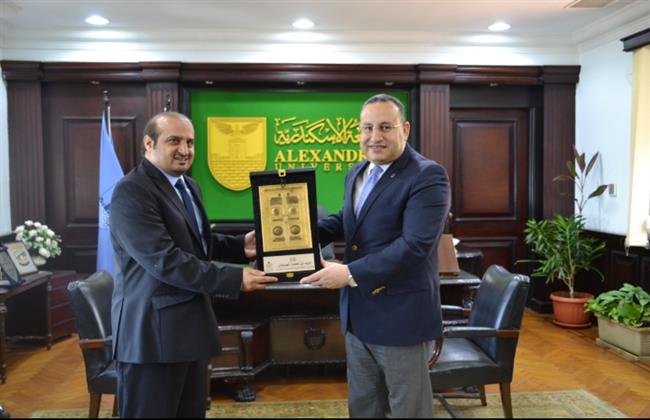 رئيس جامعة الإسكندرية يستقبل قنصل السعودية 