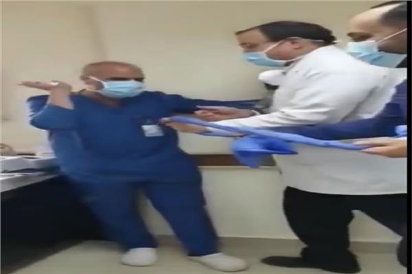 رفع جلسة محاكمة المتهمين بواقعة السجود للكلب للقرار