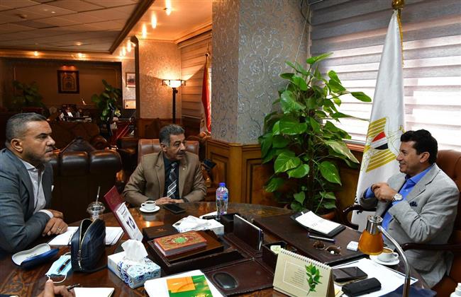 وزير الرياضة يبحث مع اتحاد السلة استعدادات استضافة بطولة العالم للأندية