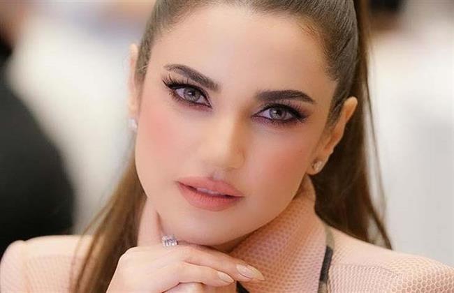 باللون البينك.. درة تشارك متابعبها رحلتها في إيطاليا