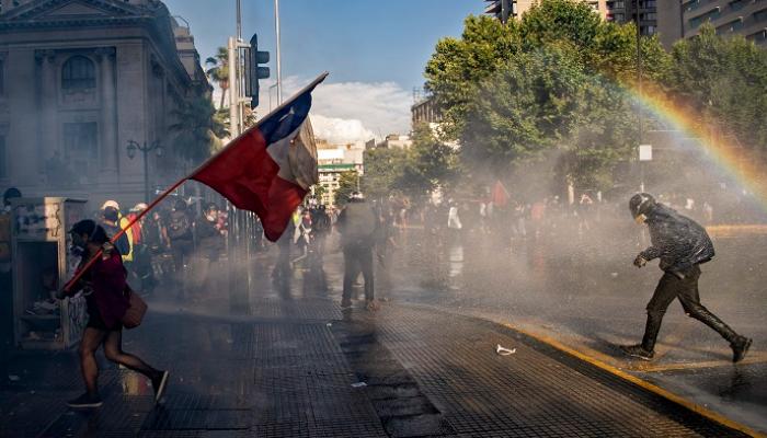 آلاف الأشخاص في تشيلي يحتجون على زيادة الهجرة الفنزويلية غير الشرعية