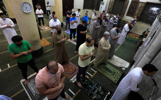 «الأزهر» يوضح حكم من فاتته تكبيرة الإحرام مع الإمام في صلاة الجماعة