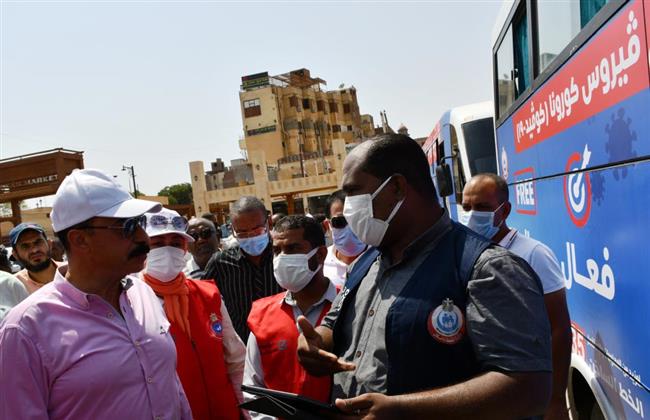 محافظ أسوان يتفقد لقاحات كورونا ضمن مبادرة «معاً نطمئن .. سجل الآن»