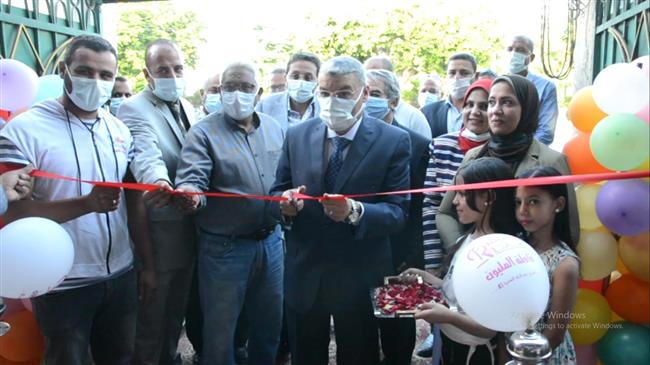 محافظ المنيا يفتتح المعرض الخيرى لتوزيع الزى المدرسي للأولى بالرعاية
