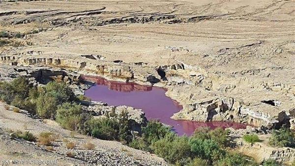 الأردن.. تكشف عن سر المياه الحمراء في البحر الميت