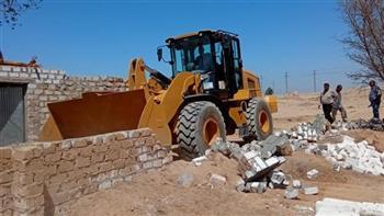 إزالة ٢٨٧ حالة تعدى على أملاك الدولة بقنا
