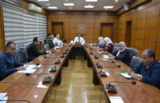 محافظ الدقهلية يجتمع مع مديري الإدارات لمتابعة المشروعات الجارية 