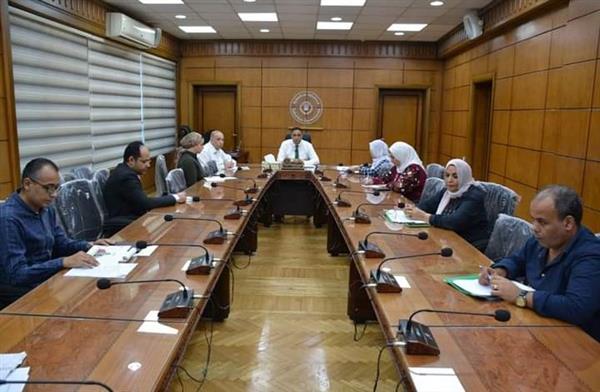 محافظ الدقهلية يجتمع مع مديري الإدارات لمتابعة المشروعات الجارية