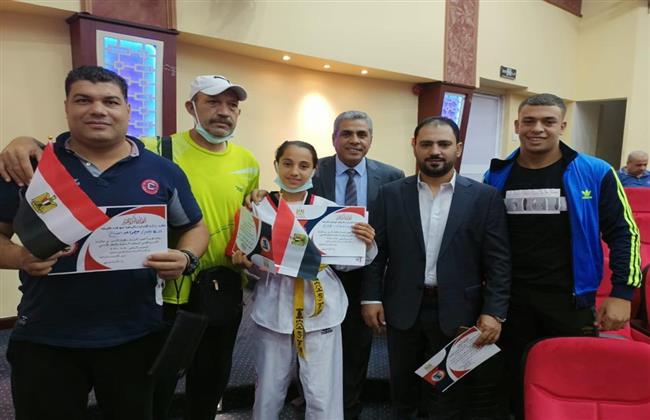 وزير الشباب يكرم  بطلة كفرالشيخ فى بطولة الجمهورية للتايكوندو