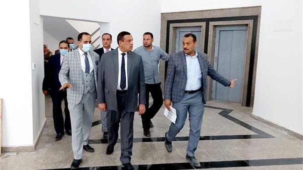 محافظ البحيرة ورئيس جامعة دمنهور يتفقدان كلية الهندسة وأعمال إنشاء الطب