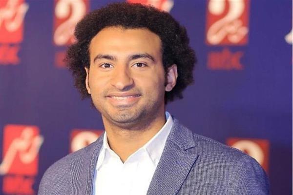 علي ربيع يعبر عن سعادته بالتمثيل على المسرح