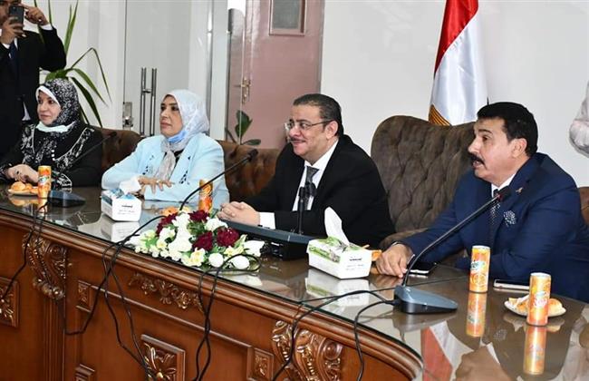 رئيس جامعة قناة السويس يفتتح أعمال التطوير بكلية التربية الرياضية 