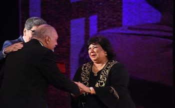 وزيرة الثقافة تكرم 10 نجوم من رواد المسرح المصري  في مجالاته المختلفة
