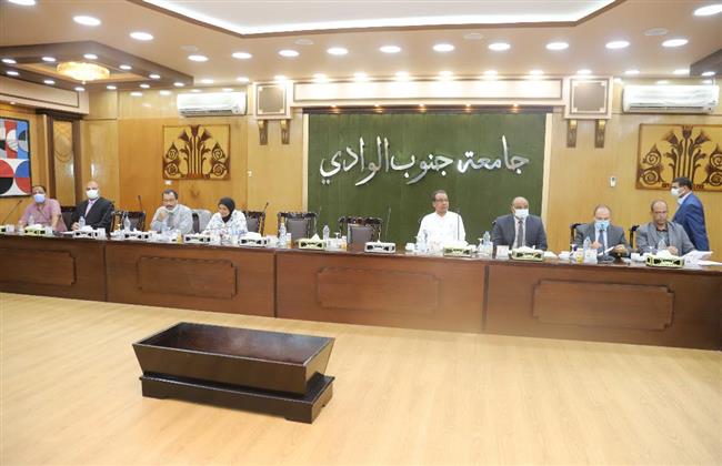 «غرباوي» يوجه بسرعة الانتهاء من تطعيم العاملين والطلاب بـ«لقاح كورونا»