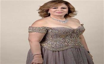 بالفيديو.. الفنانة إلهام شاهين تنفعل على فتاة 