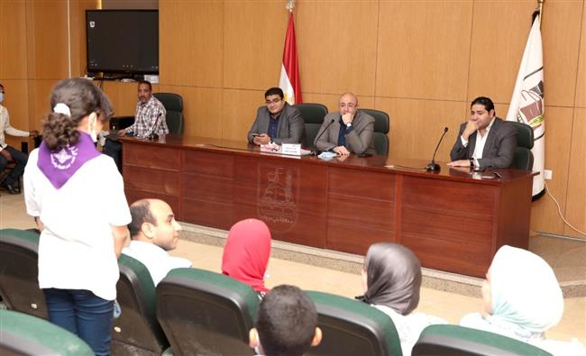 محافظ بورسعيد يستعرض آخر تطورات العمل فى تطبيق المنظومة الرقمية