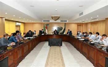 محافظ الفيوم يتابع أعمال ترفيق ورصف المناطق العشوائية وغير المخططة
