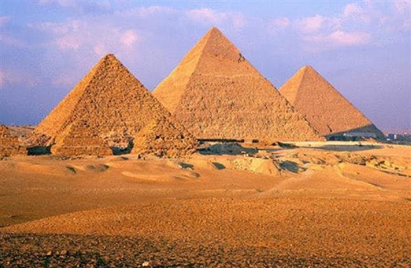 «الأبد هو الآن»..معرض فني عالمي أمام الهرم الأكبر الشهر المقبل