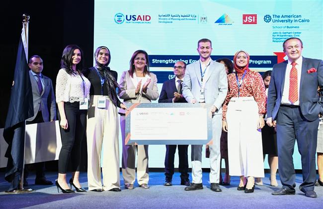 وزيرة التخطيط تعلن الفريقين الفائزين بالمركزين الأول والثاني 