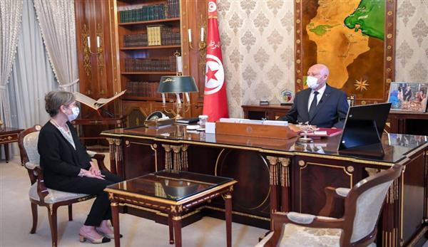 السيرة الذاتية لأول امرأة ترأس حكومة عربية