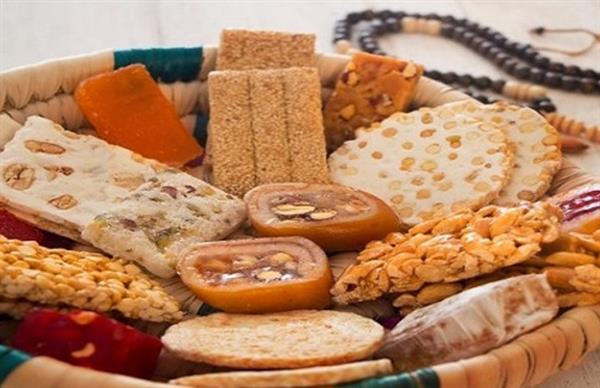 ما حكم شراء حلوى المولد النبوي والتهادي بها؟ .. دار الإفتاء تجيب