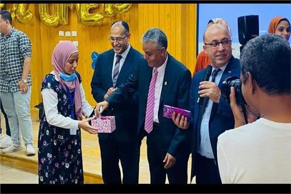 طب جنوب الوادى تنظم مبادرة «كليتك.. بيتك» لاستقبال الطلاب الجدد