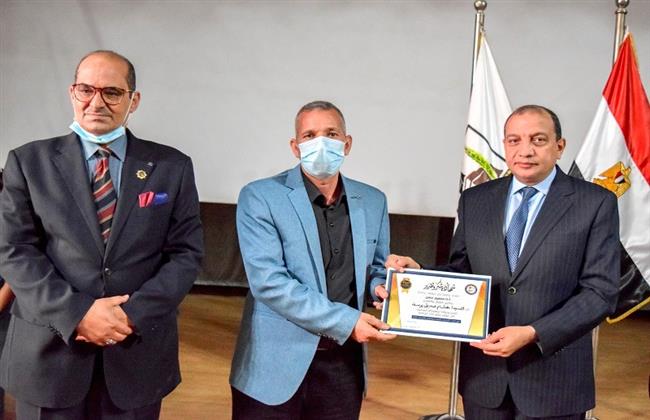 مجلس جامعة بنى سويف يكرم المتميزين من الأمن الإداري بالجامعة