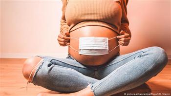   «السيطرة على الأمراض» تحث الحوامل على أهمية الحصول على لقاح «كورونا»