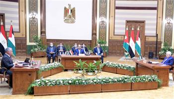   اتحاد المحامين العرب يشيد بالقمة "المصرية الأردنية الفلسطينية"