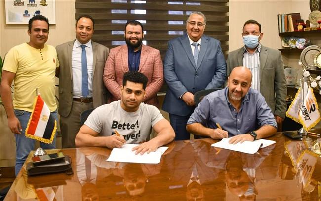 روابط الرياضية تتعاقد مع بطل رفع الأثقال محمد إيهاب