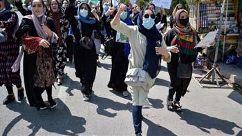   طالبان تفرق تظاهرة لعشرات النساء فى كابول