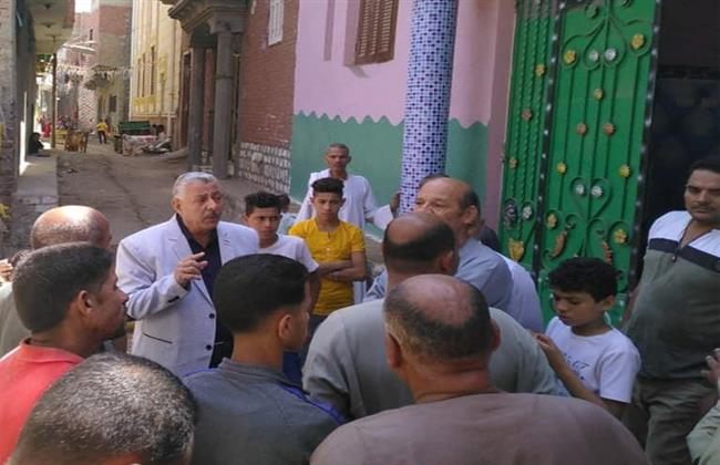 رزق يلتقي أهالي عزبة الوقف بعد غرق المنازل