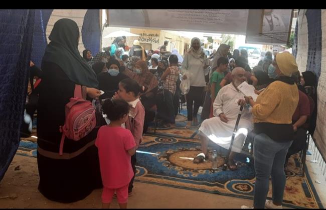 توقيع ٢٧٠ كشفًا طبيًا للمواطنين في قافلة سكانية بالمنتزه