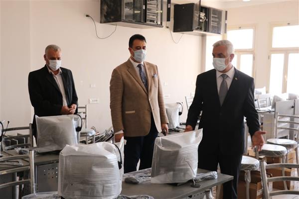 رئيس جامعة المنوفية يتفقد معامل الذكاء الاصطناعى لاستقبال العام الدراسى