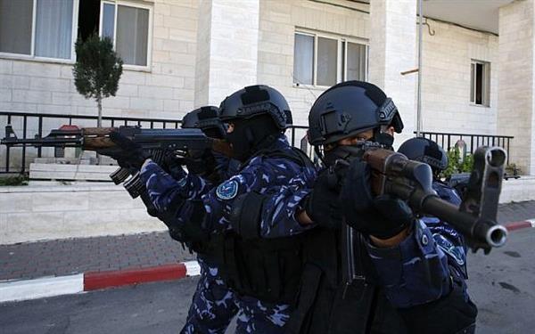 على أثر مقتل مواطن.. فتح التحقيق مع قوة من الشرطة الفلسطينية