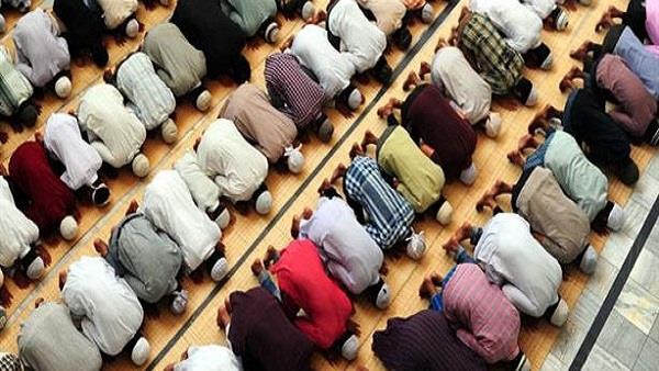 هل ثواب صلاة الجماعة في المنزل مع الزوجة تعدل الصلاة في المسجد؟